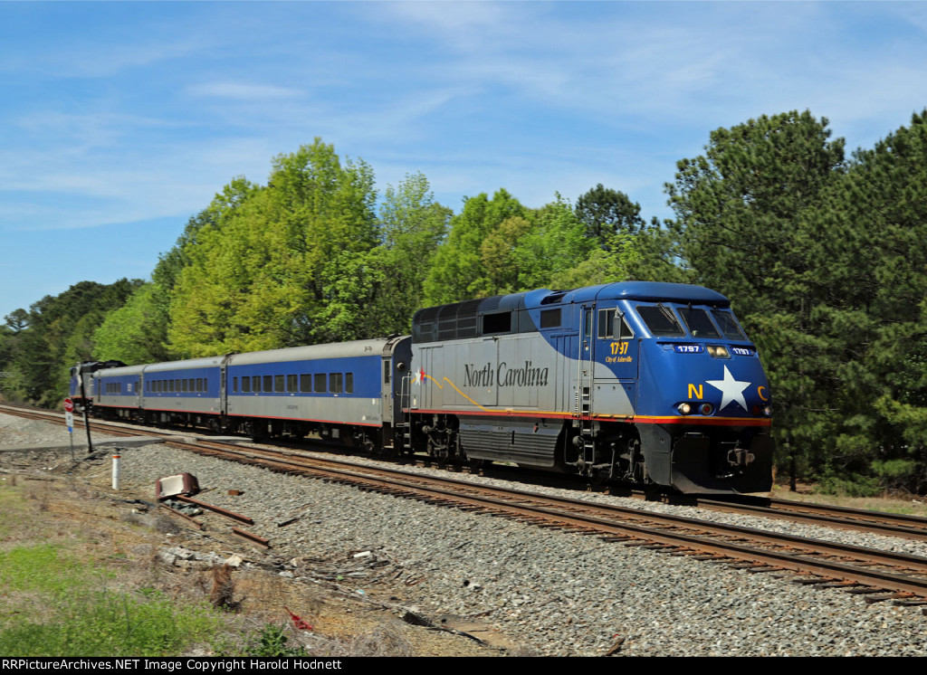 RNCX 1797 leads train P074-12